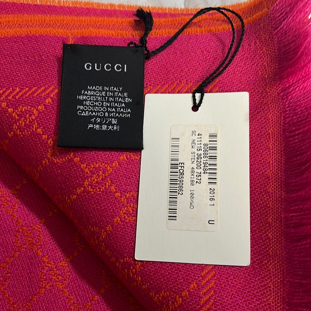 Authentic New Gucci GG Monogram logo Scarf Orange & Pink. 100% Wool.